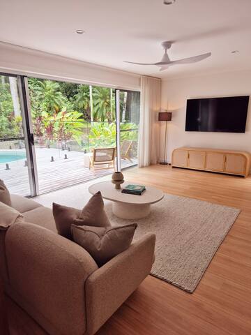 Tropical rainforest oasis – Black Lotus gallery image 3