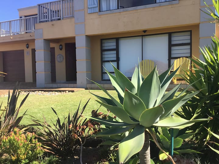 Beautiful Holiday Apartment In Golf Estate - Mosselbaai