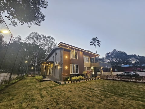 Pine Tree Garden: Luxury 6-Bedroom Villa Retreat