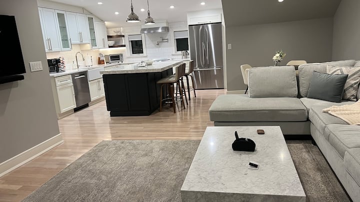 Luxury High-end Build. New! - 헌팅턴
