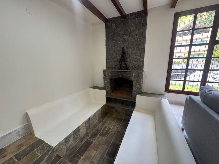 Casa Ampla Com Lareira No Centro De D.martins - Domingos Martins