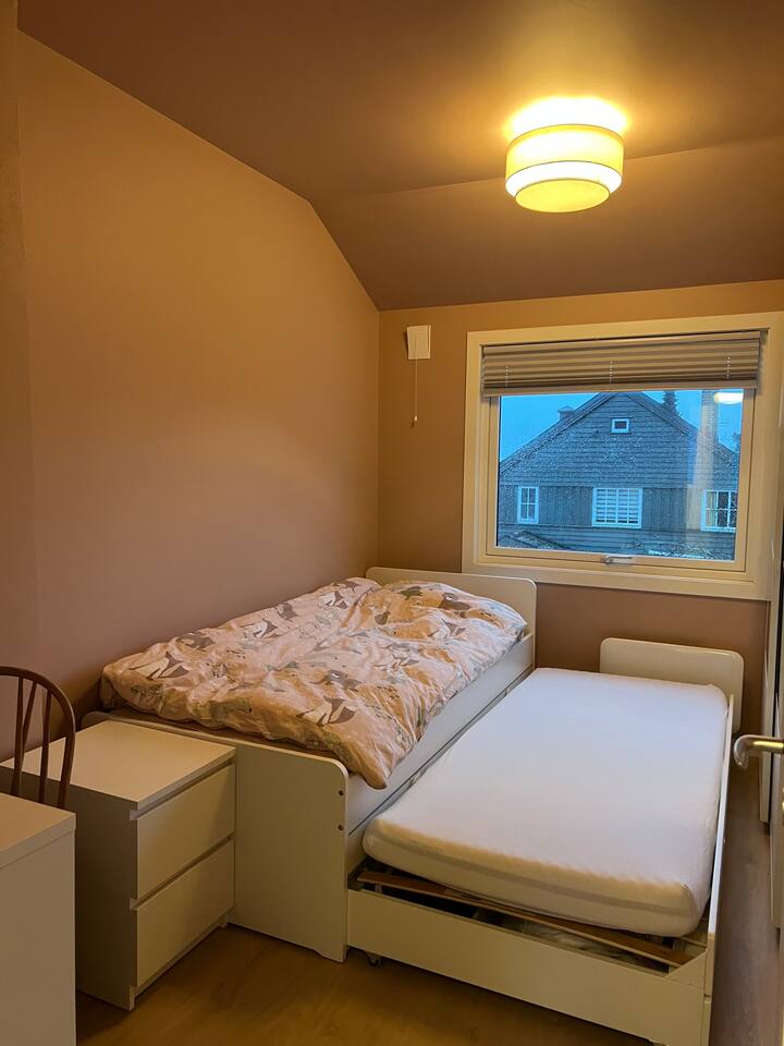 2 кревета 90x200. 