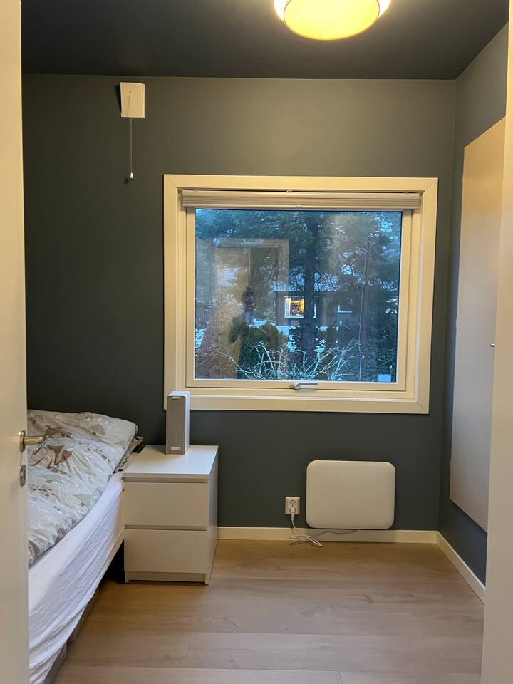 Seng 75x200. 
Sonos. 