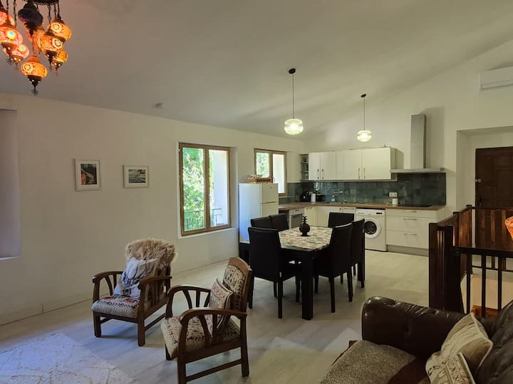 Belle Maison Avec Accès à Un Lac Privé Et Piscine - Le Luc