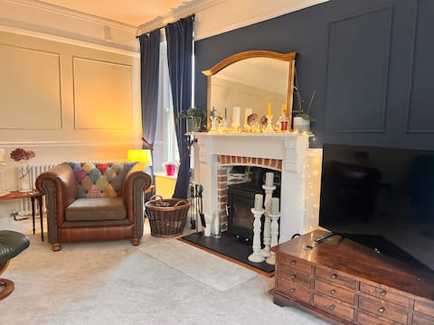 Top performing Airbnb: House in Appledore with Hot Tub and own parking in Torridge