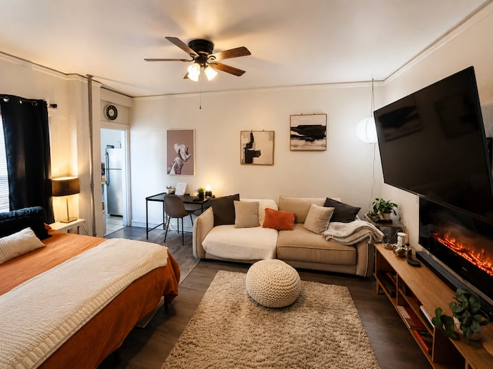 Cozy Studio Steps From The Beach - Long Beach, CA