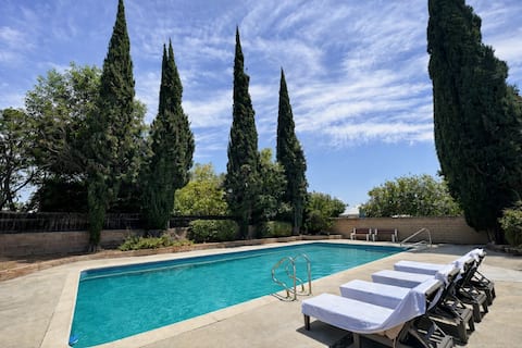 HUGE Pool • 3BR/2BA • Private Sunny LA Oasis