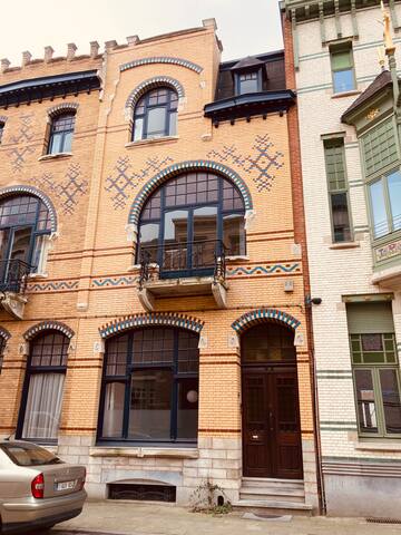 Art Nouveau house with beautiful garden gallery image 2