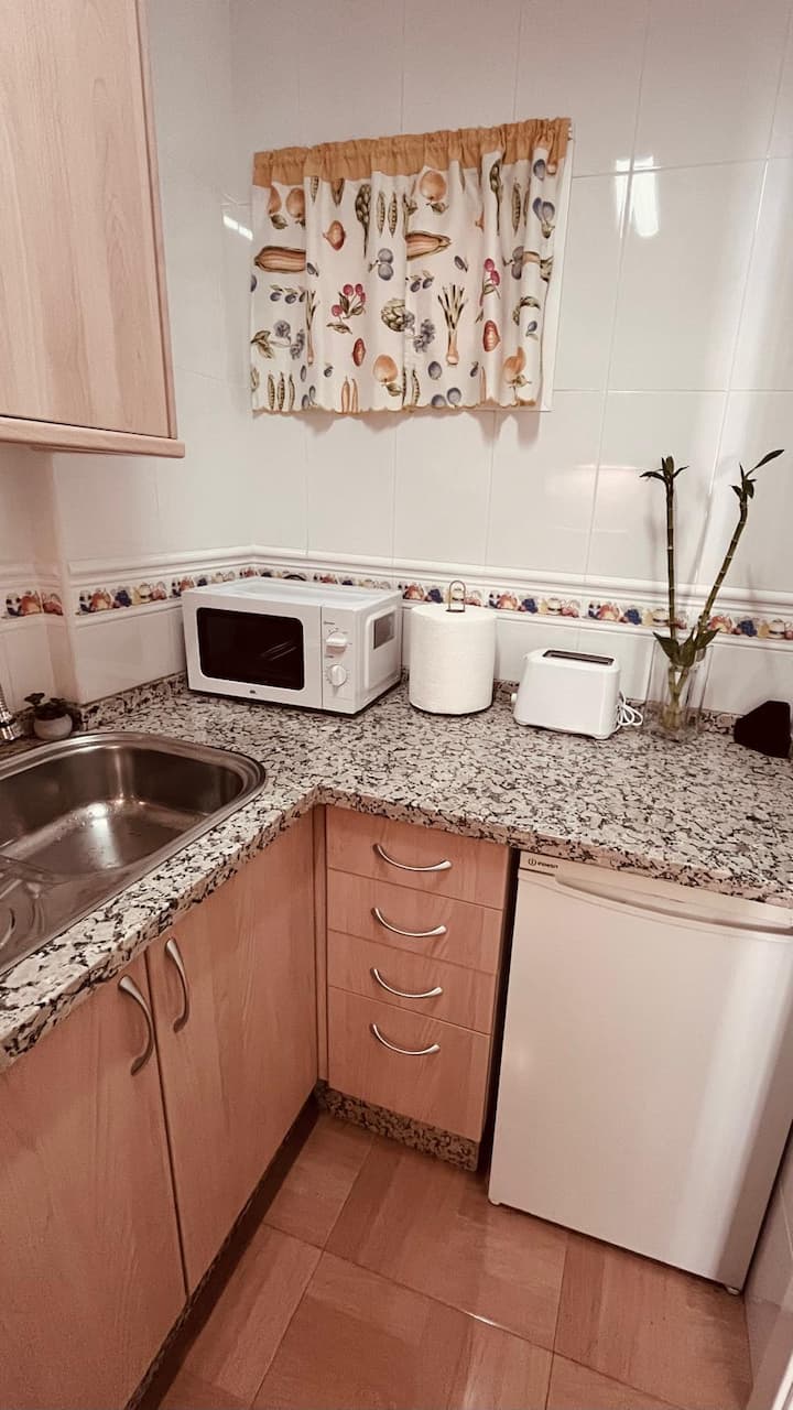 Central Sunny Apt - 10 Min Walk To Beach - Benalmádena