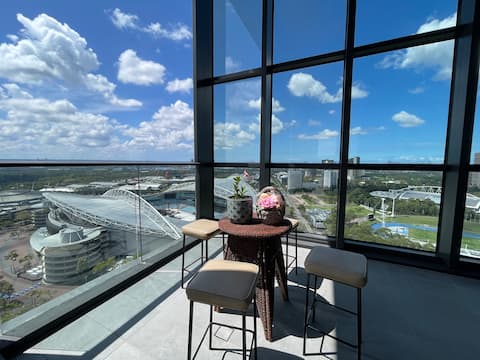 Skyline&Stadium views 3b2b2p Apt in Olympic Park