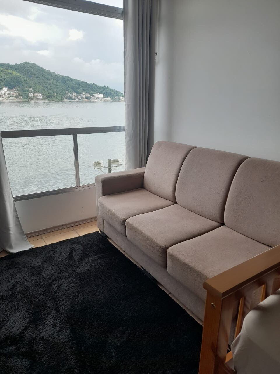 Top performing Airbnb: Beachfront apartment, ocean view. in São Paulo