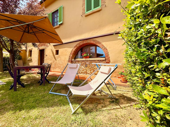 Casetta Sole | Hill View, Fast Wi‑Fi, Garden, EV