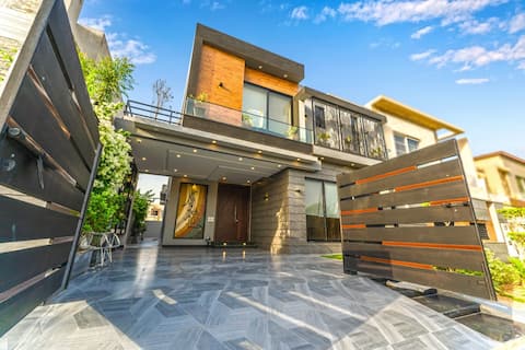 4 BR Luxury & Modern Full Home in DHA Phase 6
