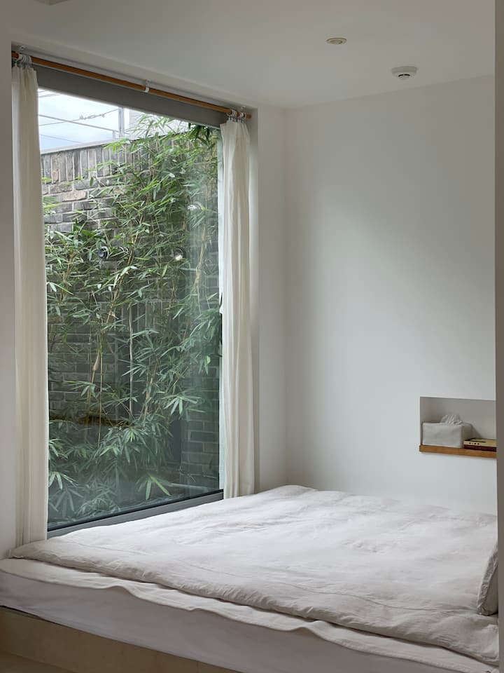 Grand matelas (2300x2200) et literie
