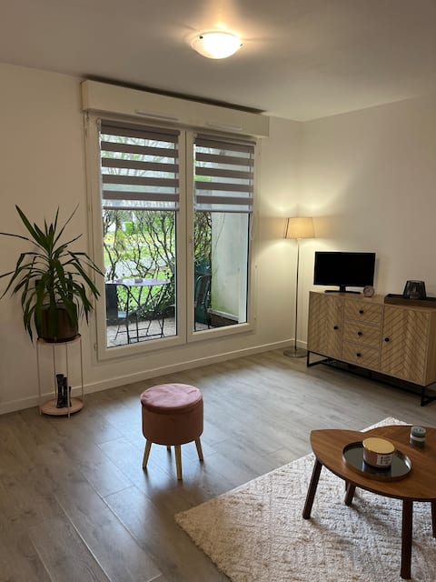 Popular Airbnb listing: Terrace Studio: Disney & Paris in Bussy Saint Georges