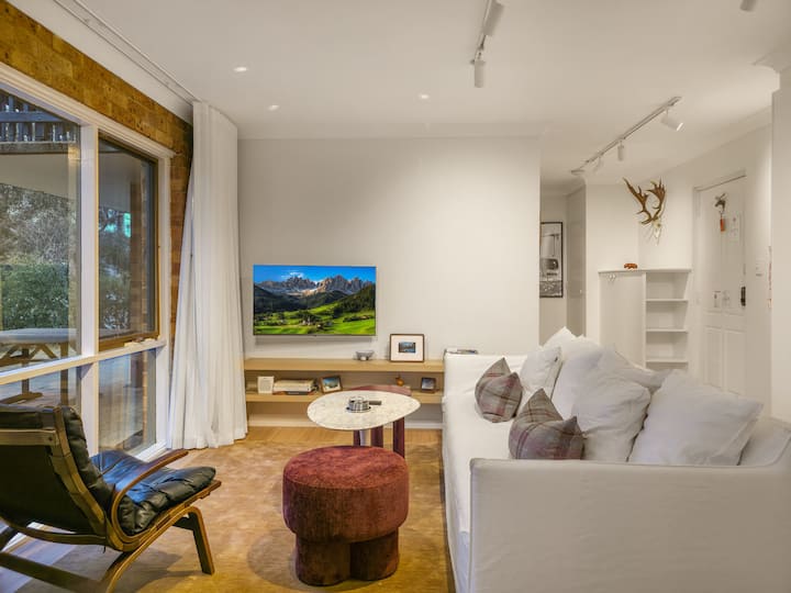 Lakefront Retreat • Ski Storage • Smart Tv • Wifi - Jindabyne