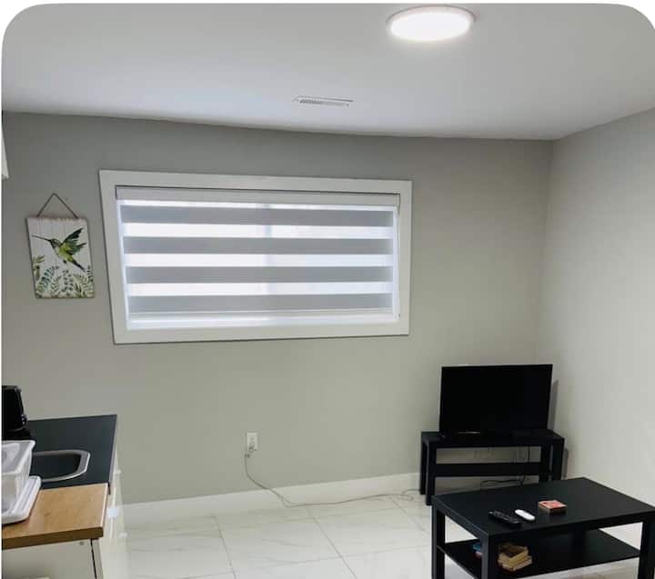 Cozy Walk-in Basement Suite With Private Entrance - Surrey