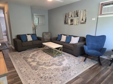Spacious 3 Bd Sleeps 8 •Weekly & Monthly Discounts