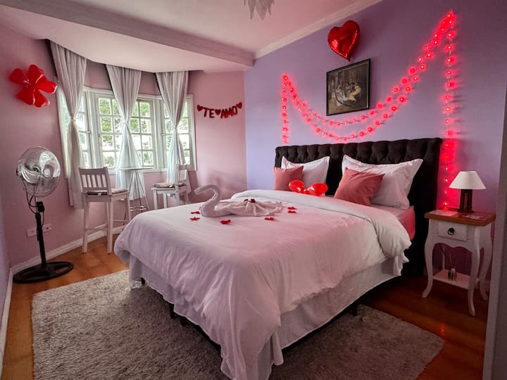 نقدم ديكورًا رومانسيًا للاحتفال بمناسبة مهمة، مقابل 99 ريالًا فقط