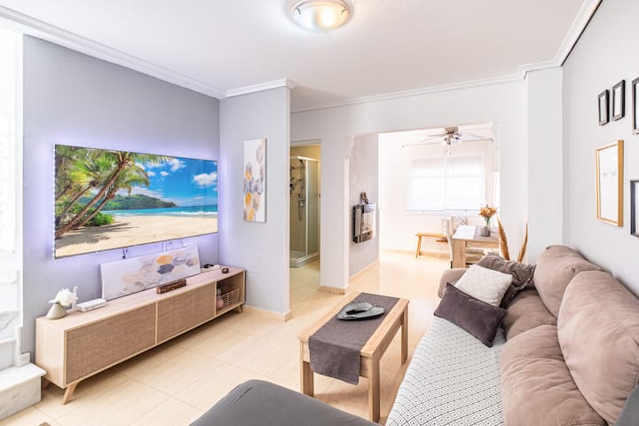 Magnífica Casa Con Piscina Y Terraza En La Playa - Torrellano