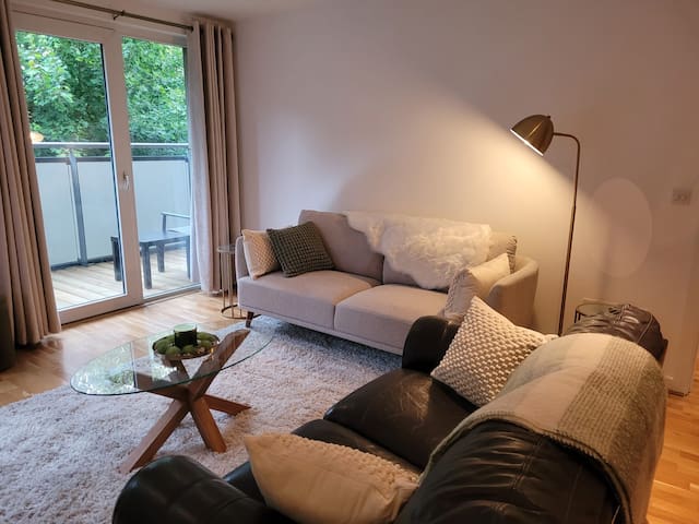 Modern & Spacious Apt. in Quiet Area close to city