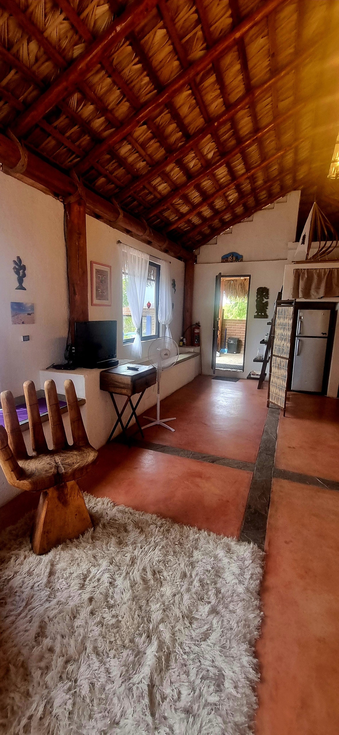 مفتوحة على مصراعيها ومشرقة!