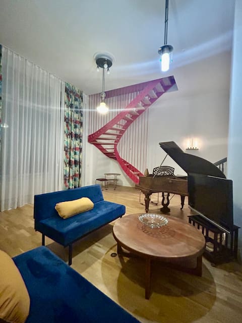 Successful Airbnb property: Old building apartment with terrace in Josephsplatz