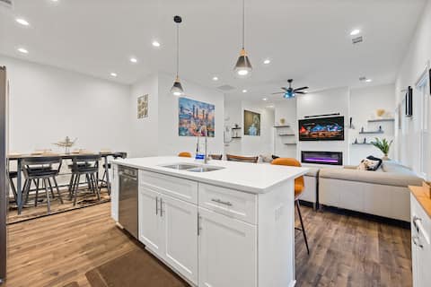 Spacious home 15 mil Downtown Atlanta with Hot Tub