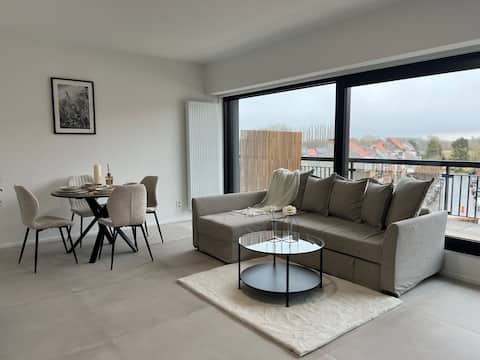 Luxury Apartment | Near ING Arena & Expo 12 | 2 BR
