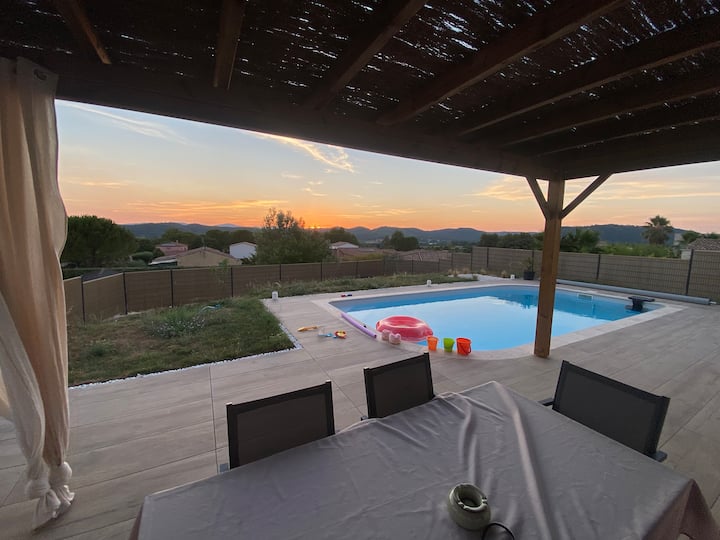 Maison Contemporaine Avec Piscine Et Vue Dégagée - Département Gard