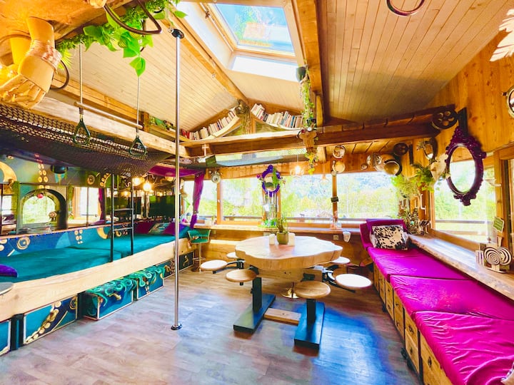 Le Chalet Des Merveilles * * * Tres Rare - 8/10p - Morillon