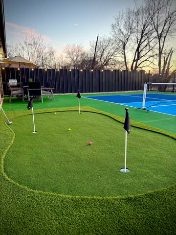 Pickleball HotTub MiniGolf with Downtown FW Views! gallery image 2