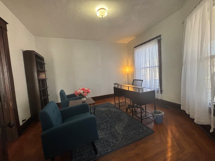 3br Suite W/ Office Close Isu - Terre Haute, IN