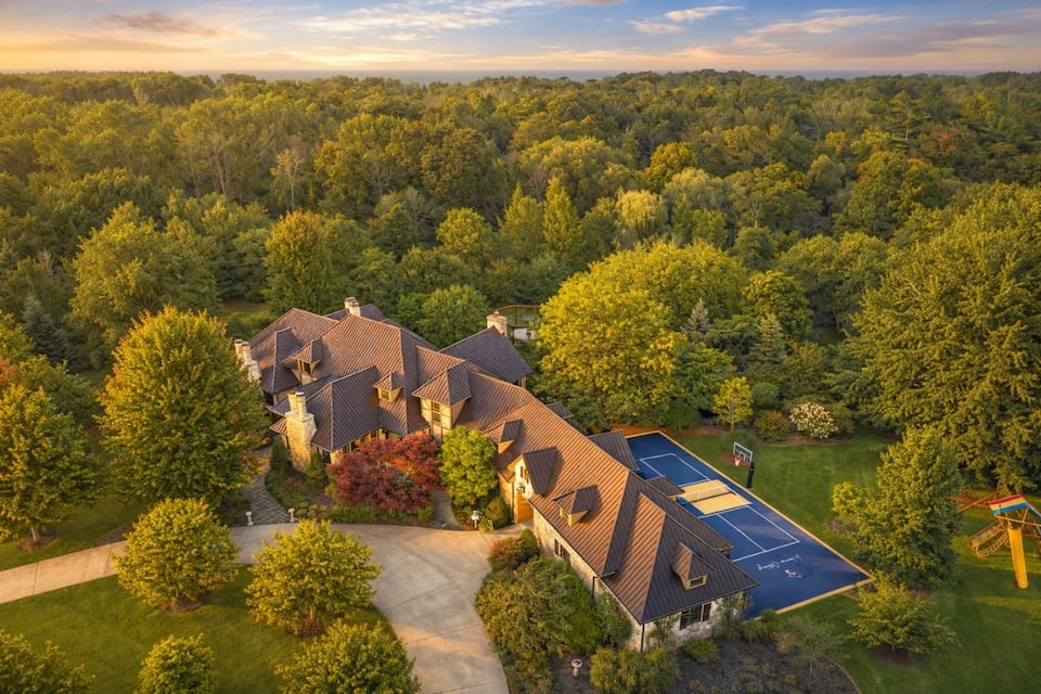 Top-earning Airbnb listing in Sheboygan, 7 bedrooms
