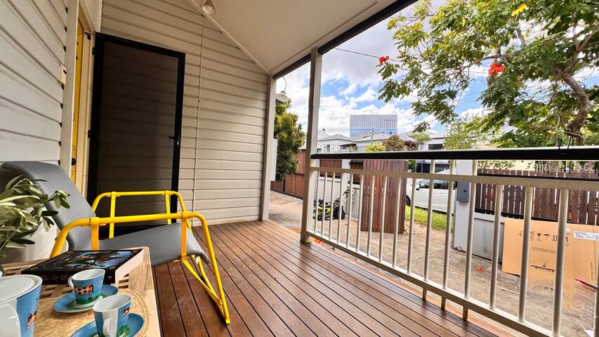 Charming Queenslander Home in South Bank gallery image 2