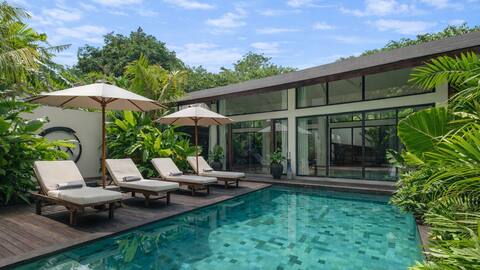 Retreat Villa with Pool & Sauna • FREE Breakfast