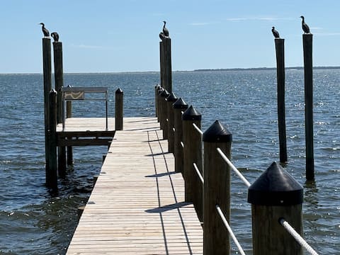Historic Driftwood Cottage Waterfront - Pets OK