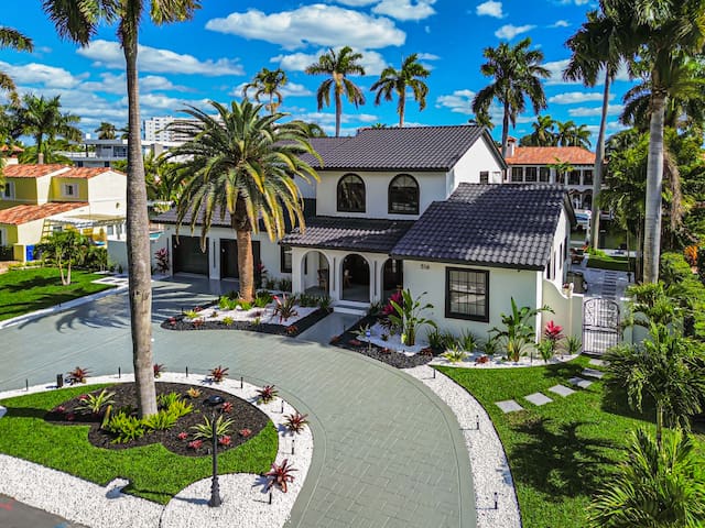 Luxurious Waterfront Home