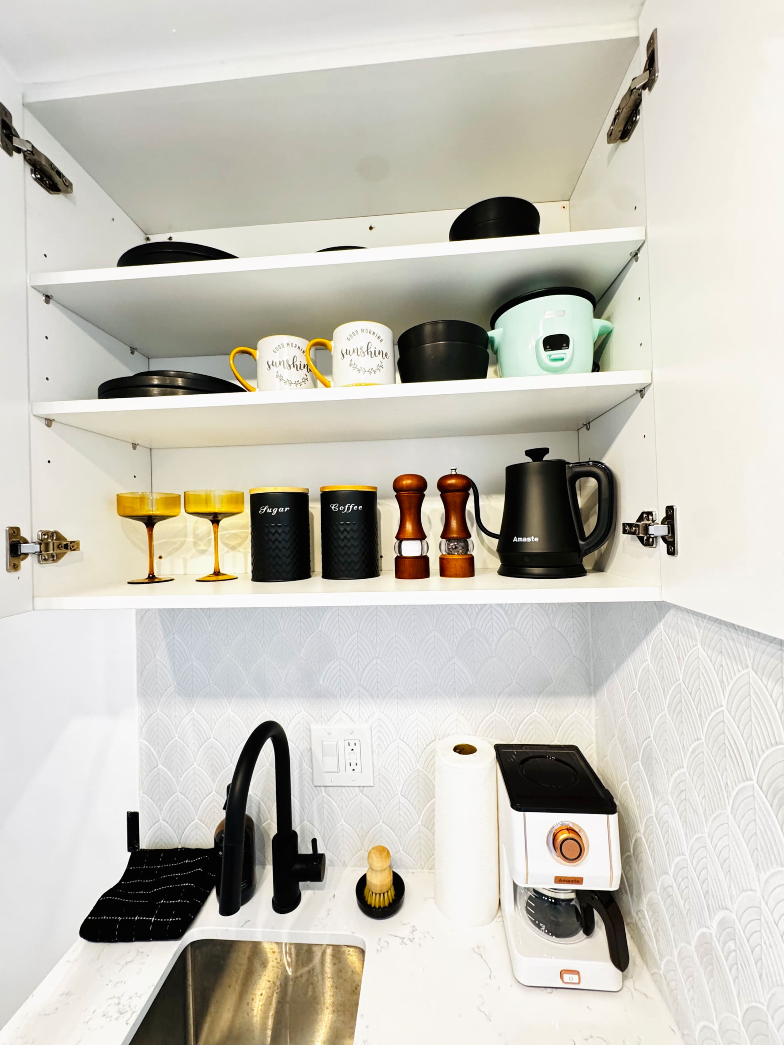 Condo in Honolulu · ★4.89 · Studio · 1 bed · 1 private bath - Image 11
