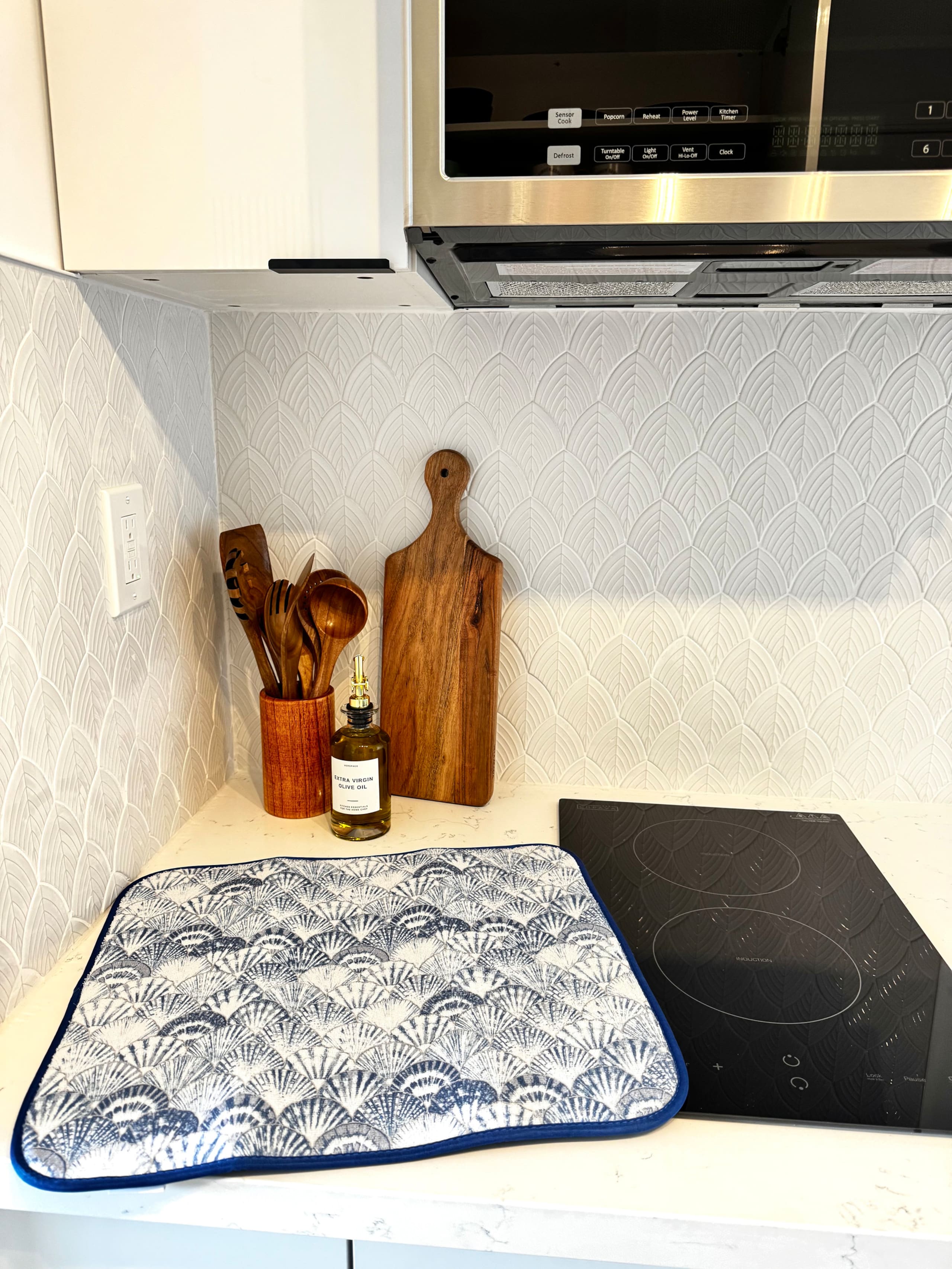 Condo in Honolulu · ★4.89 · Studio · 1 bed · 1 private bath - Image 6
