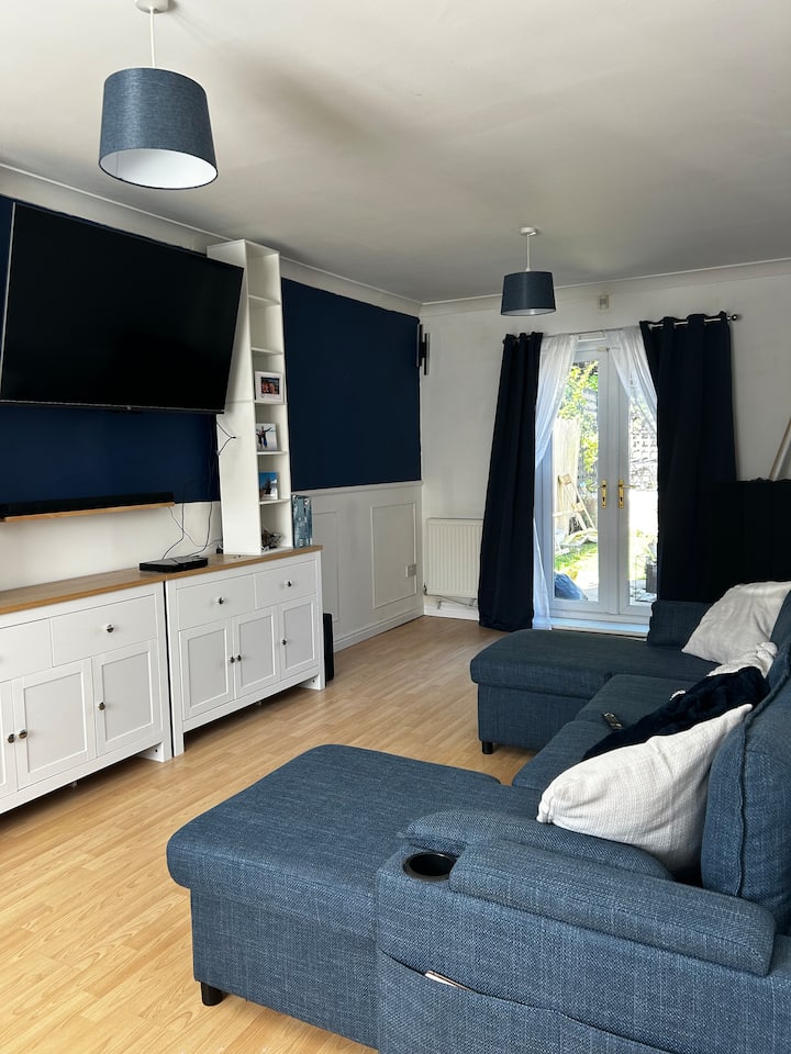 Spacious Double | Driveway, Workspace, Pool Table - Liverpool