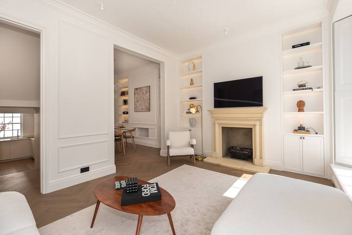 Luxurious 3 Bedroom Apartment in Chelsea gallery image 3
