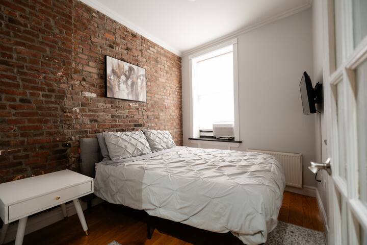 East Village Two Bedroom (2 Bathroom) gallery image 5