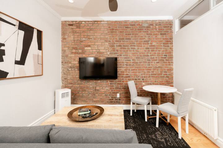 East Village Two Bedroom (2 Bathroom) gallery image 2
