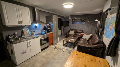Top Airbnb: Peaceful and private – close to Lofoten, new king-size bed in Harstad