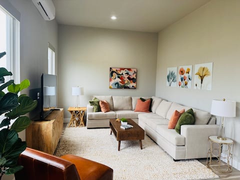 Successful Airbnb property: Luxury Lakefront Studio in Marble Falls
