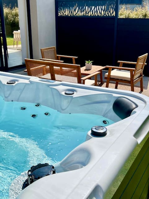 Seaside Getaway - House for 6 people with Jacuzzi