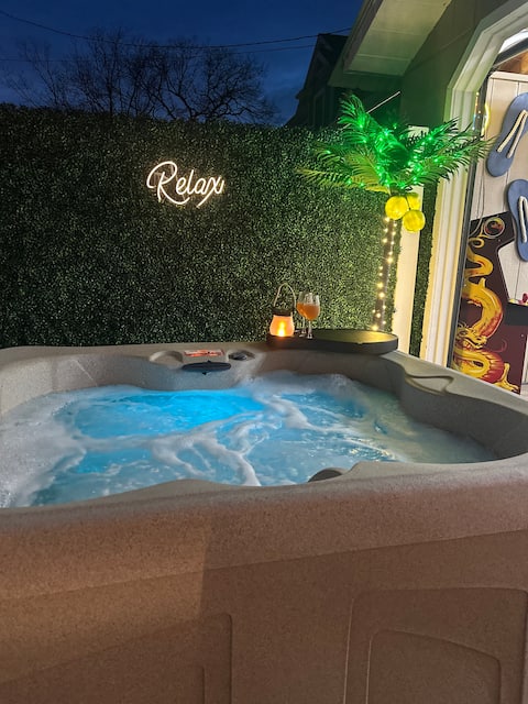 Huge Patio&GameRoom! Walk to Beach! Hot Tub