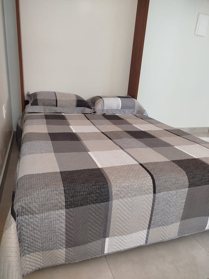 El colchón ortopédico con funda impermeable que garantiza higiene y limpieza.
Las almohadas también tienen fundas protectoras.