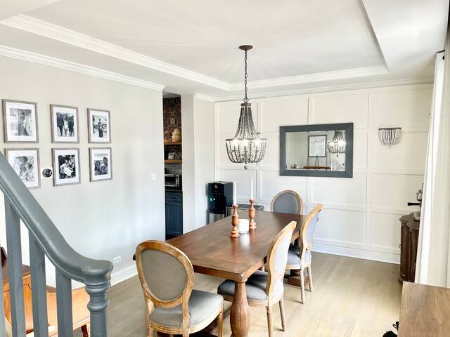 Chic entire home for large group gallery image 5